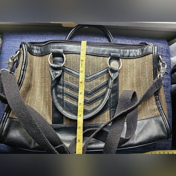 Volcom black leather chevron eccentric cloth rectangle crossbody/handbag - Picture 10 of 13